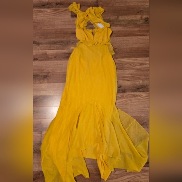 ASOS DESIGN soft maxi dress with ruffle detail in yellow size small - Picture 5 of 5